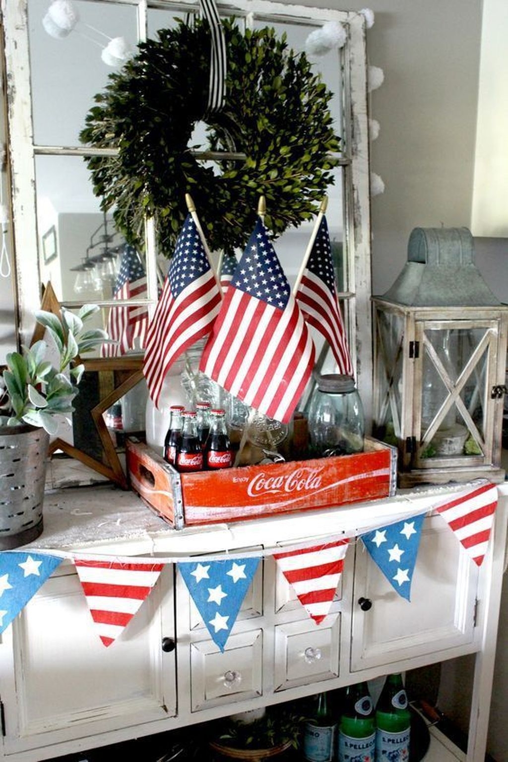 Simple And Pratiotic 4th Of July Decoration Ideas 03