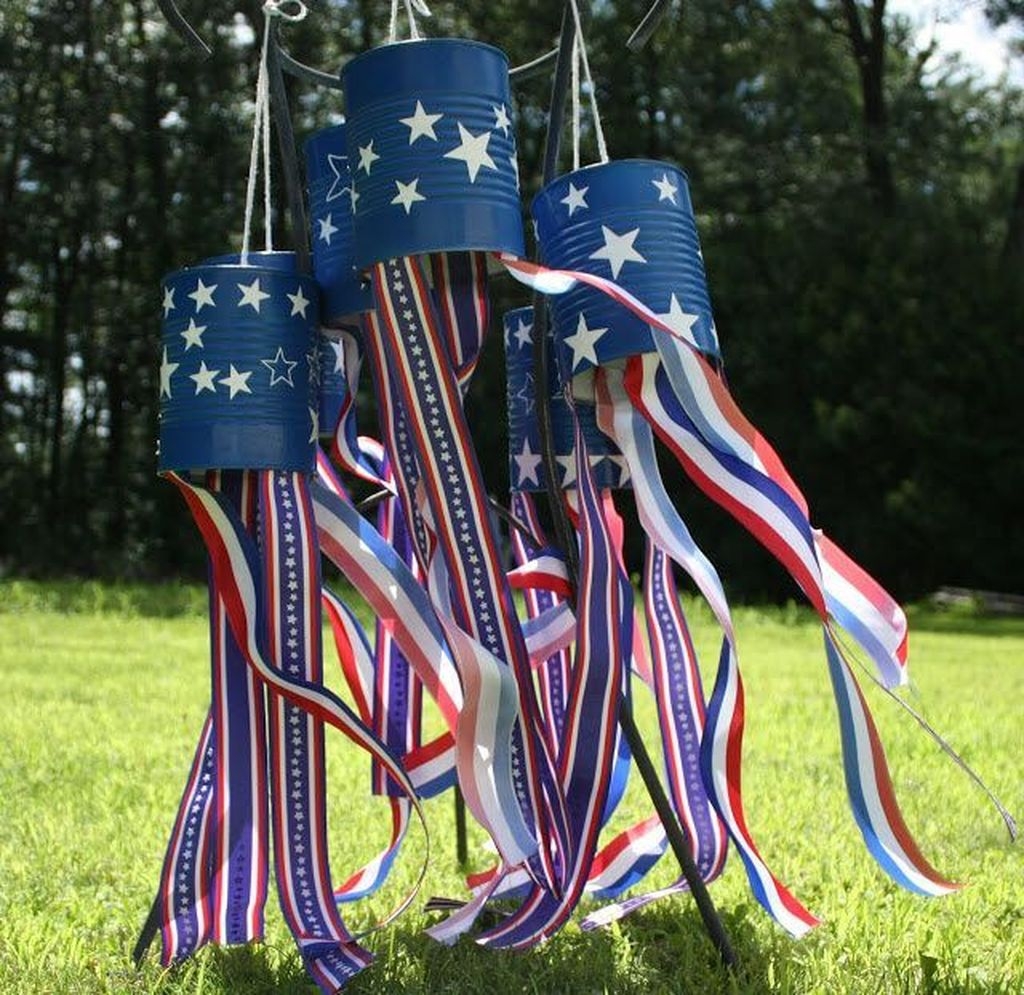 Simple And Pratiotic 4th Of July Decoration Ideas 05