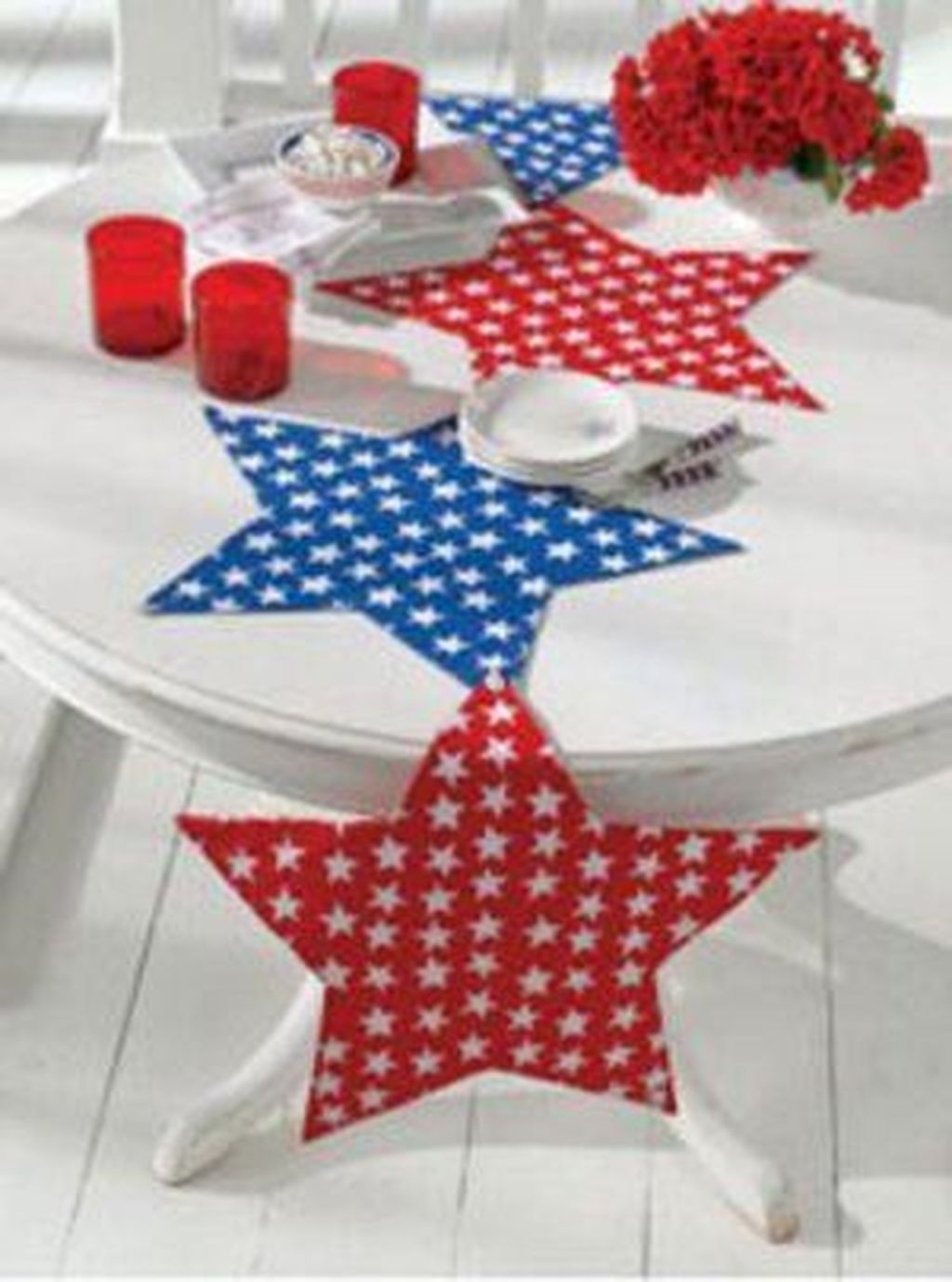 Simple And Pratiotic 4th Of July Decoration Ideas 09