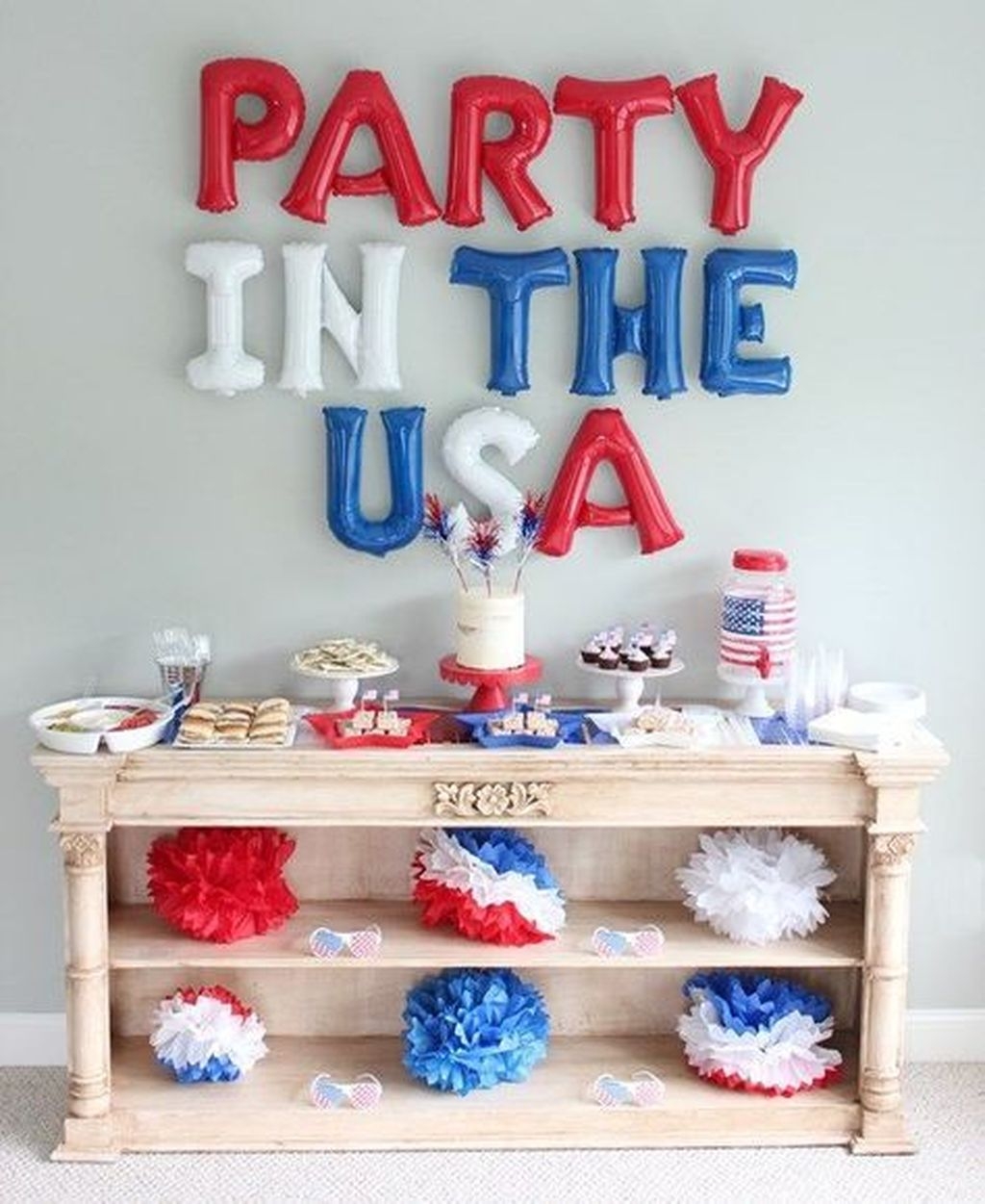 Simple And Pratiotic 4th Of July Decoration Ideas 10