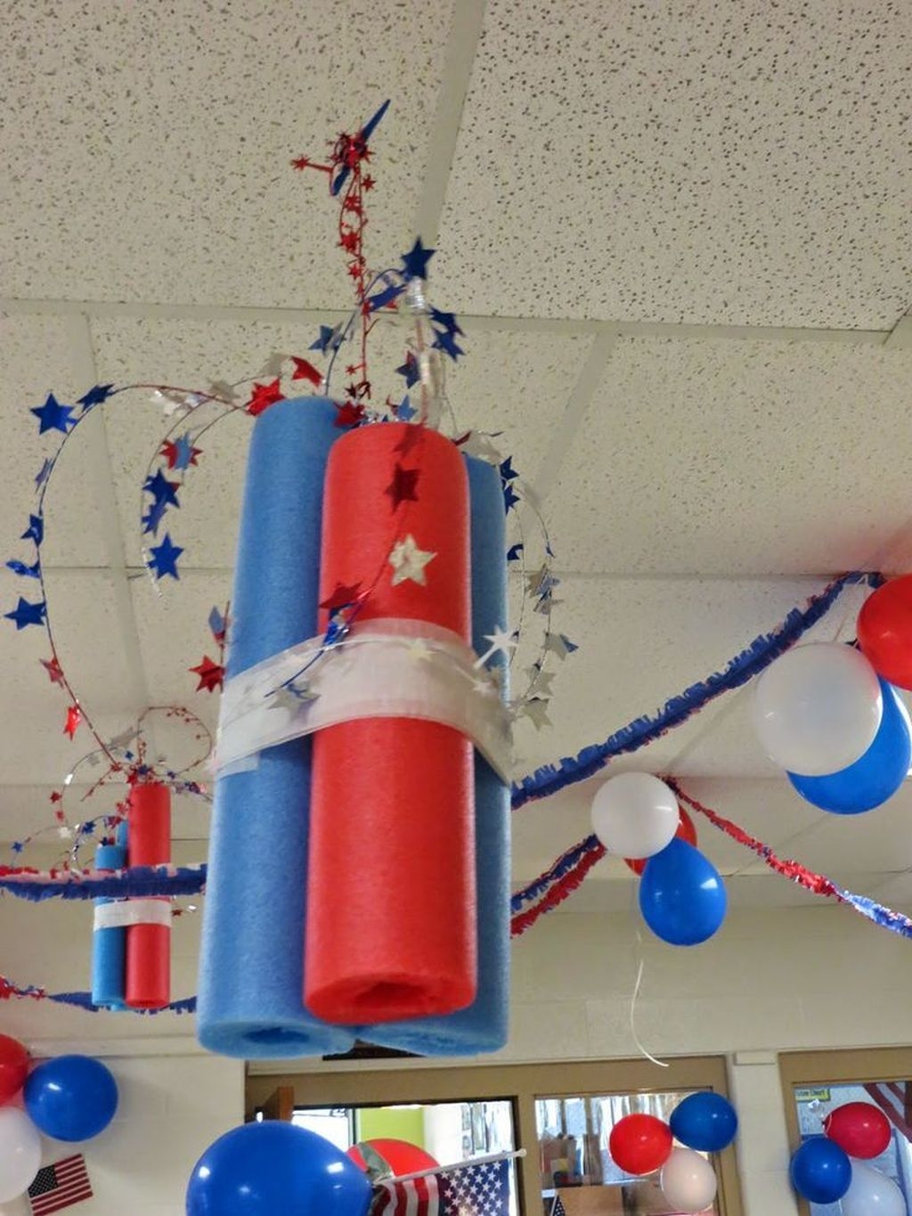 Simple And Pratiotic 4th Of July Decoration Ideas 14