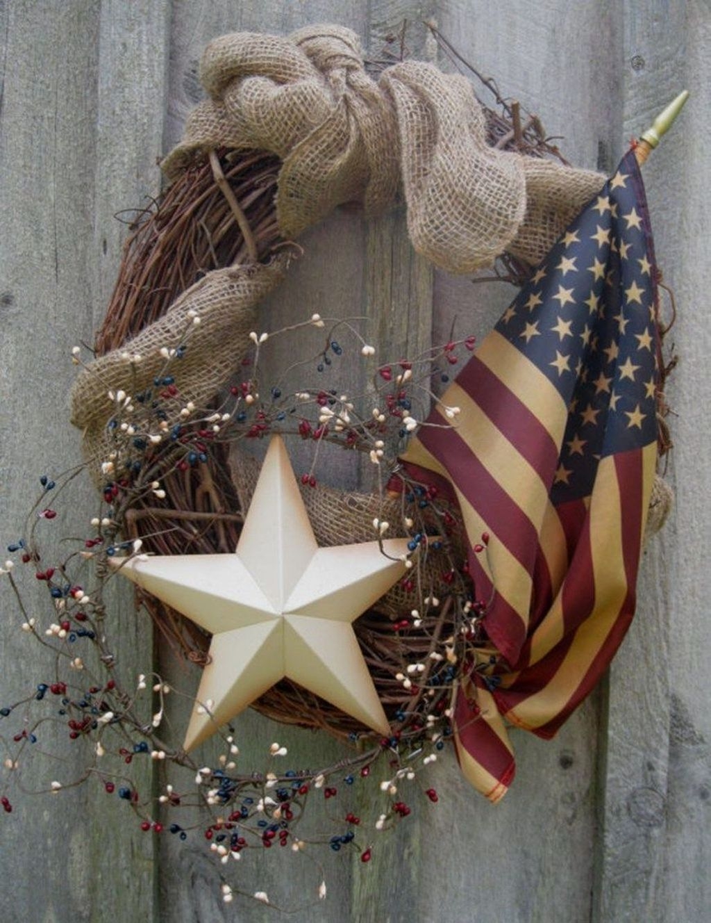 Simple And Pratiotic 4th Of July Decoration Ideas 16