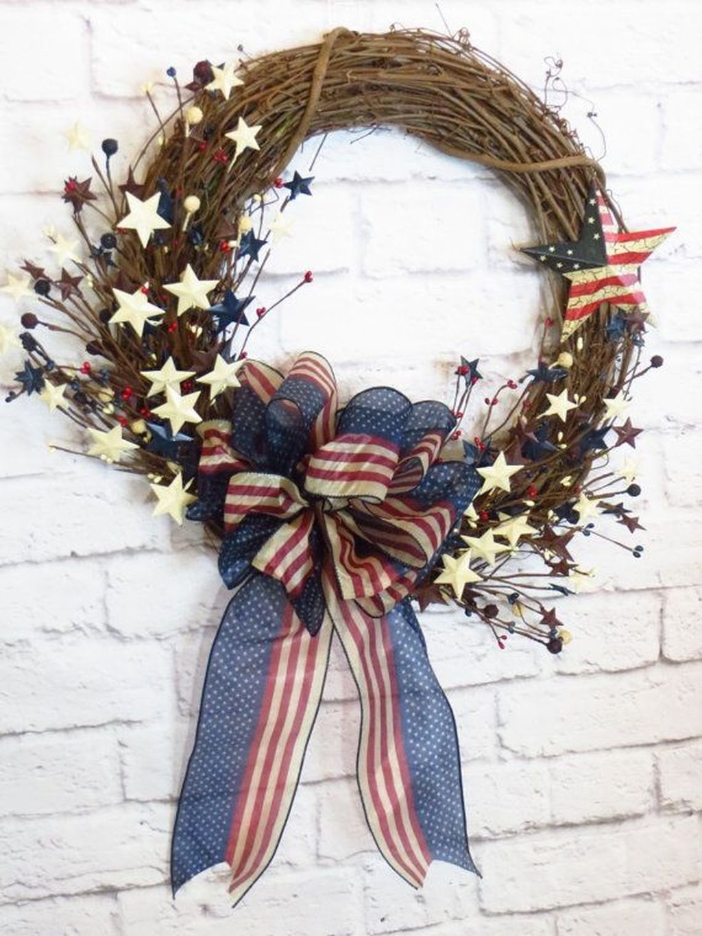 Simple And Pratiotic 4th Of July Decoration Ideas 17