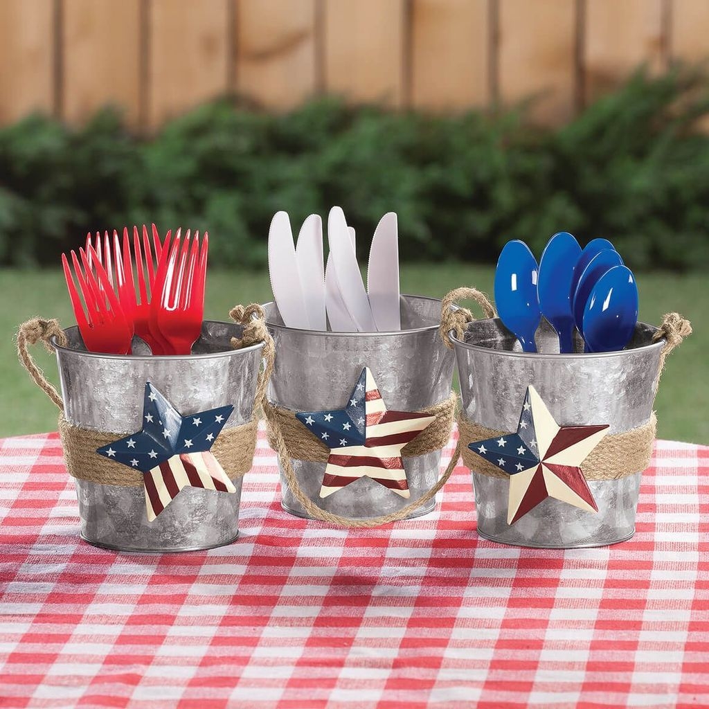 Simple And Pratiotic 4th Of July Decoration Ideas 23