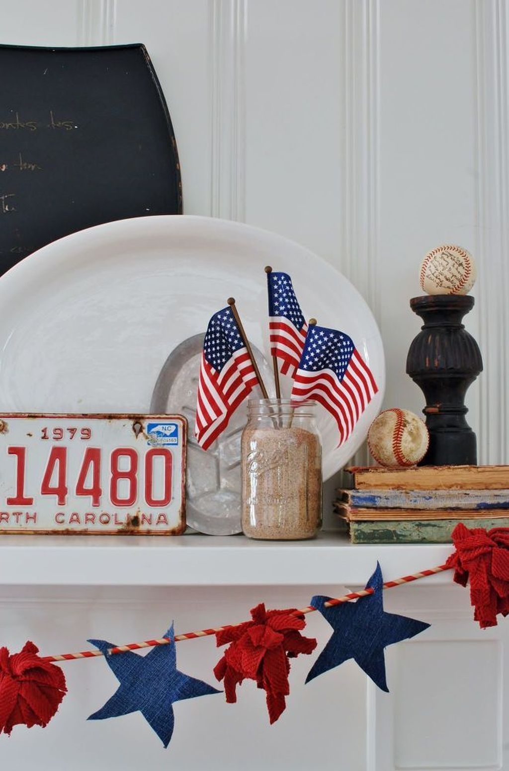 Simple And Pratiotic 4th Of July Decoration Ideas 29