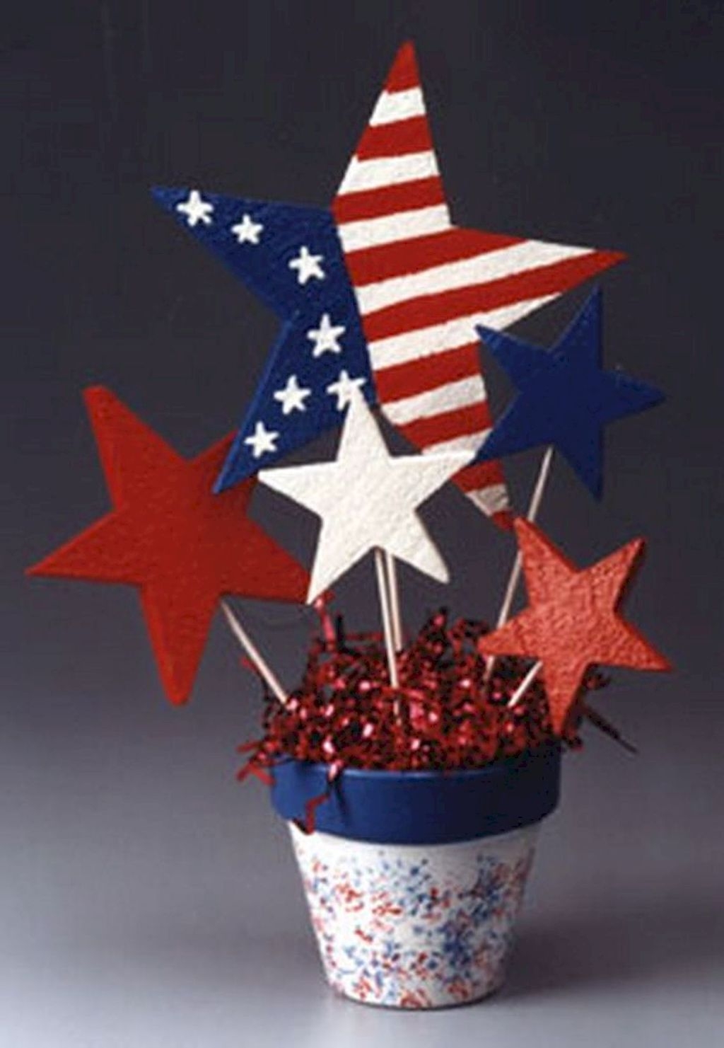 Simple And Pratiotic 4th Of July Decoration Ideas 32