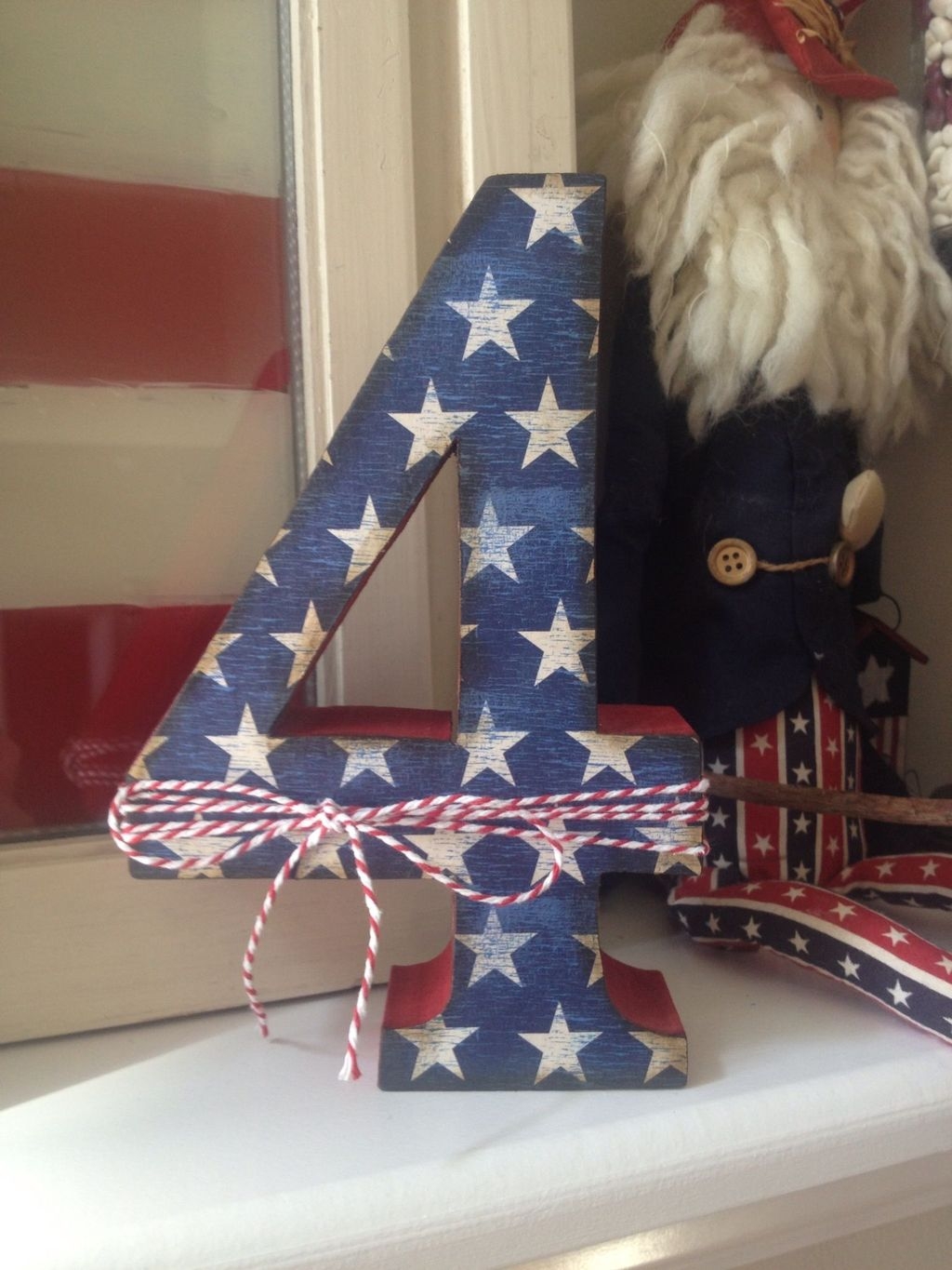 Simple And Pratiotic 4th Of July Decoration Ideas 42