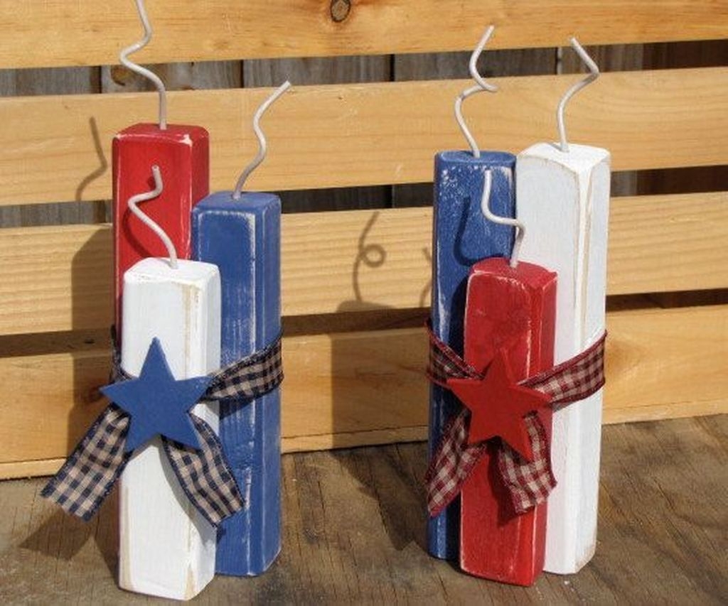 Simple And Pratiotic 4th Of July Decoration Ideas 43
