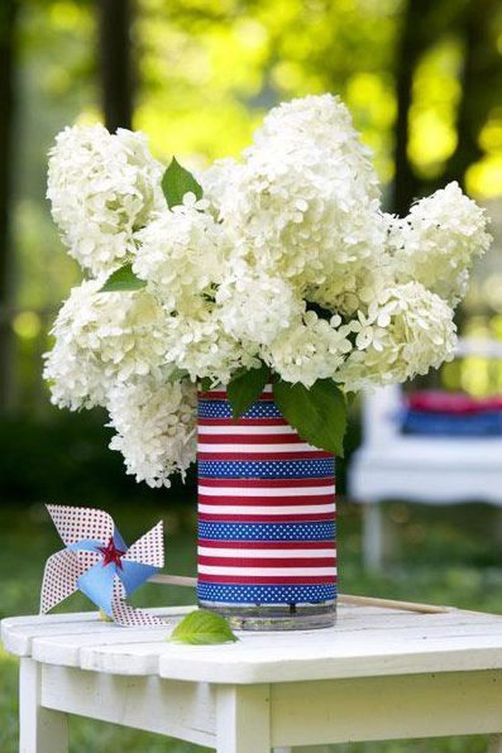 Simple And Pratiotic 4th Of July Decoration Ideas 44