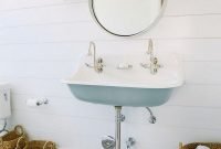 Stylish Coastal Bathroom Remodel Design Ideas 29
