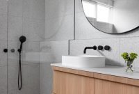 Stylish Coastal Bathroom Remodel Design Ideas 47