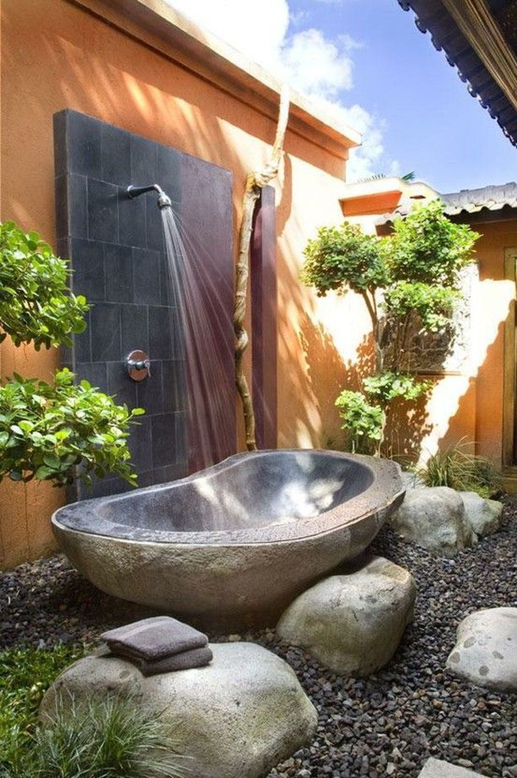 Affordable Outdoor Shower Ideas To Maximum Summer Vibes 34