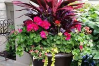 Beautiful Summer Container Garden Flower Ideas 35