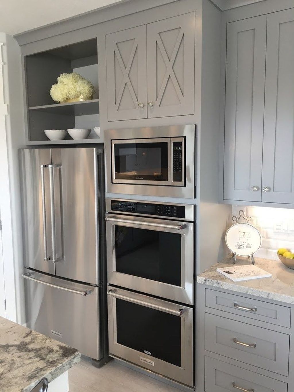 Easy Grey Kitchen Cabinets Ideas For Your Kitchen 24