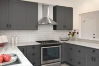Easy Grey Kitchen Cabinets Ideas For Your Kitchen 37