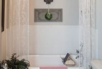 Amazing Bathroom Decor Ideas With Farmhouse Style 06