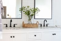 Amazing Bathroom Decor Ideas With Farmhouse Style 14