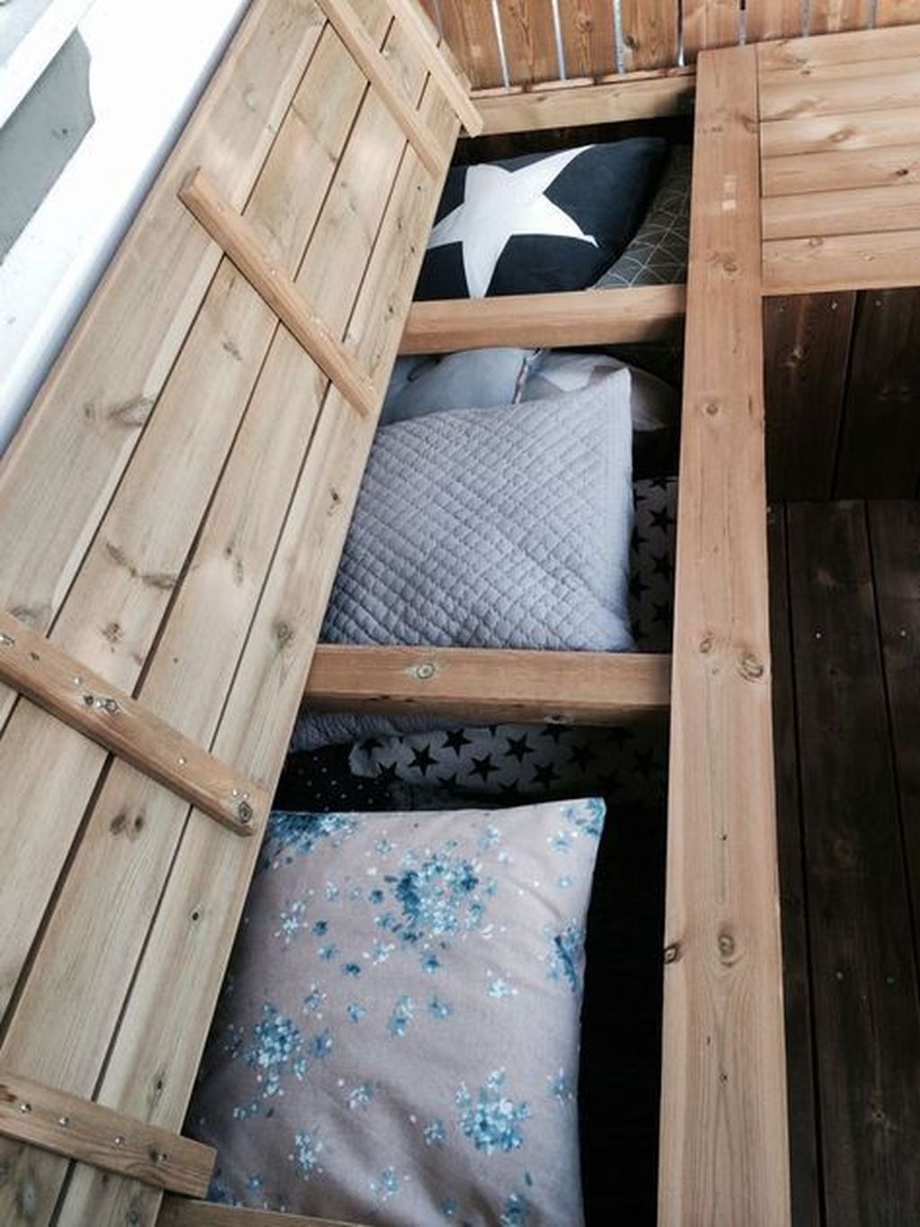 Best DIY Outdoor Furniture Ideas You Can Put In Garden 38