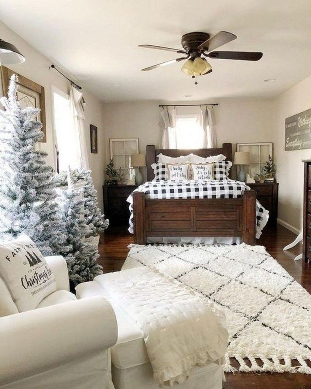 Gorgeous Farmhouse Bedroom Remodel Ideas On A Budget 21