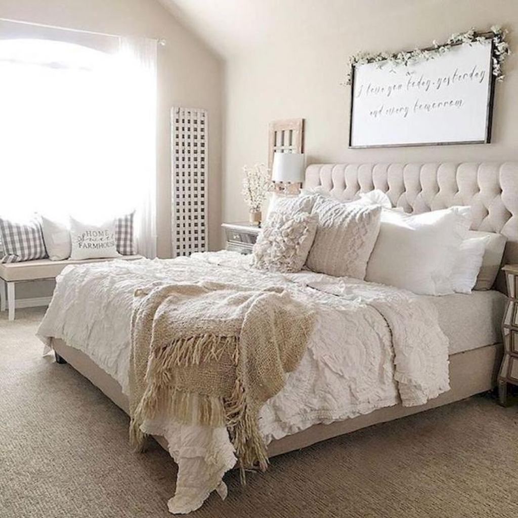 Gorgeous Farmhouse Bedroom Remodel Ideas On A Budget 24
