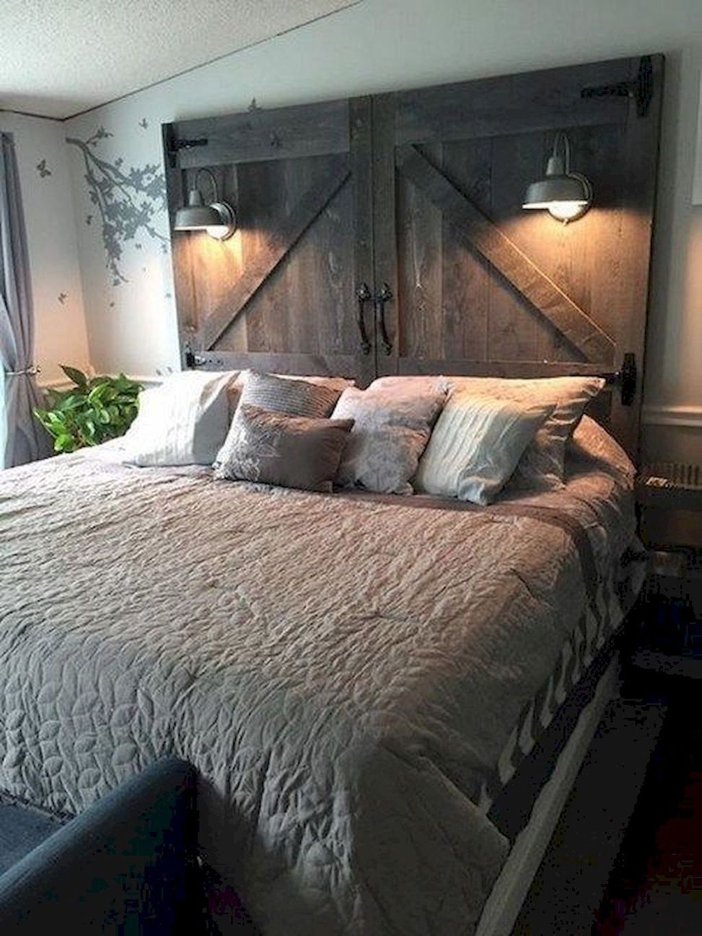 Gorgeous Farmhouse Bedroom Remodel Ideas On A Budget 29