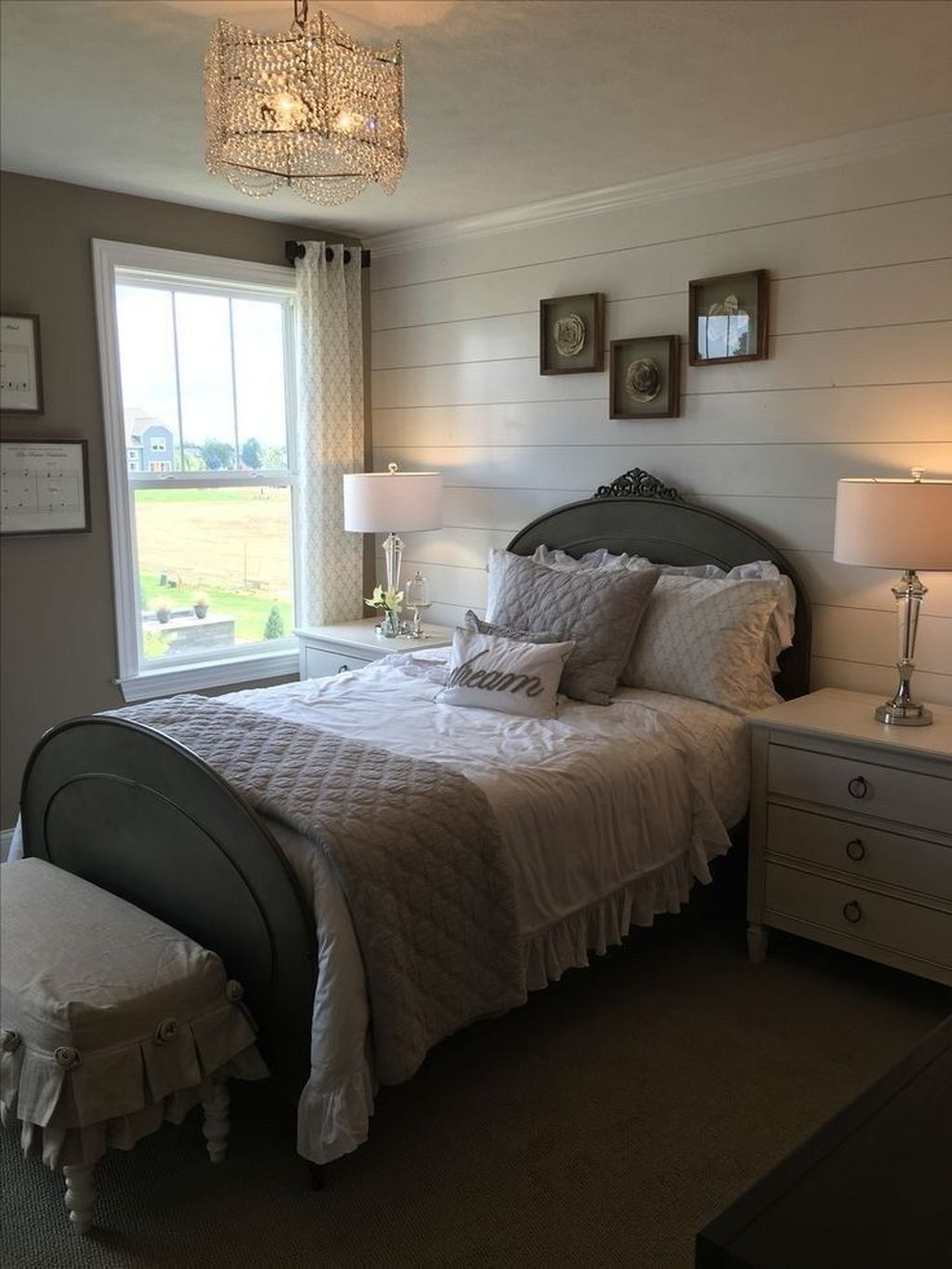 Gorgeous Farmhouse Bedroom Remodel Ideas On A Budget 35