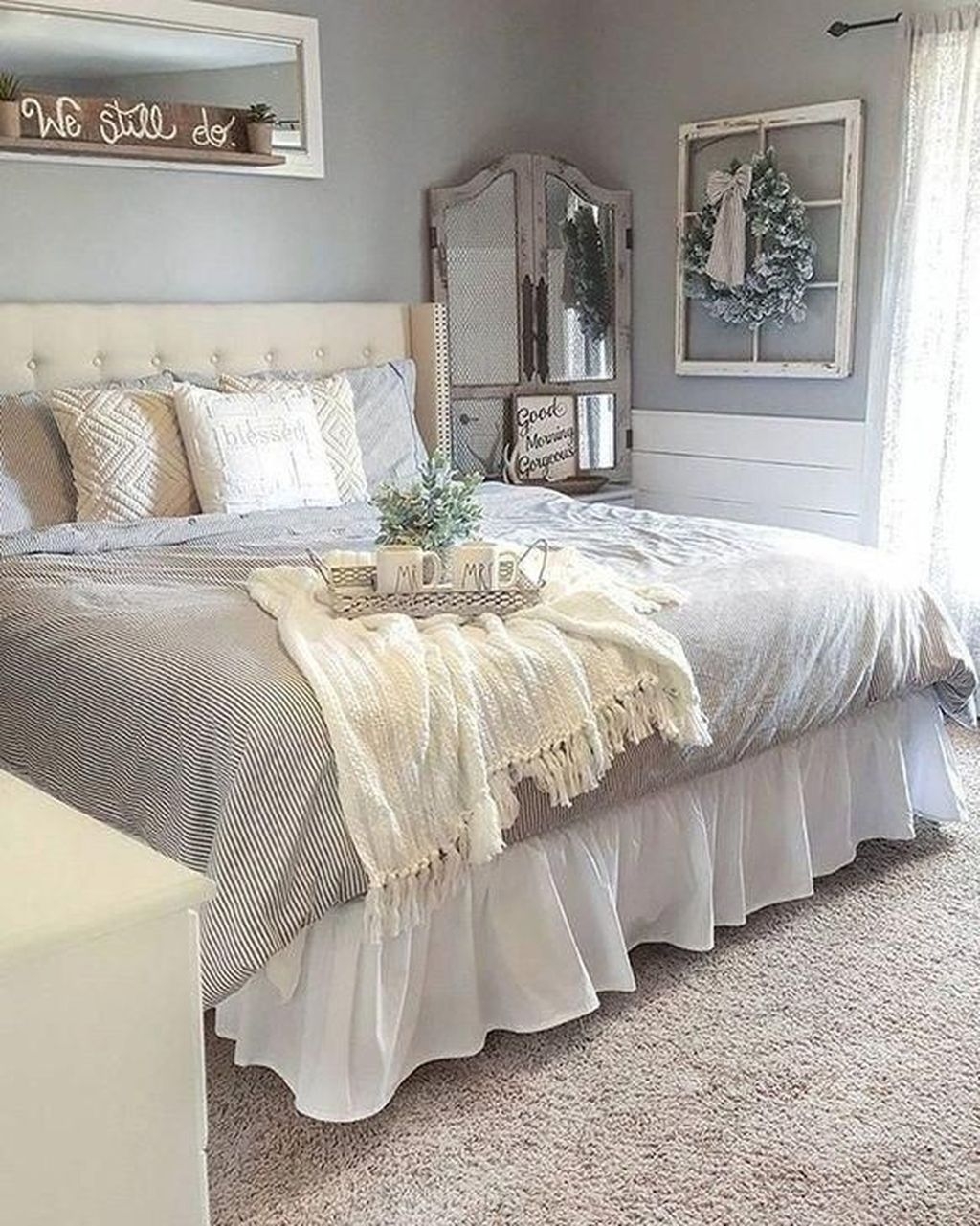 Gorgeous Farmhouse Bedroom Remodel Ideas On A Budget 36