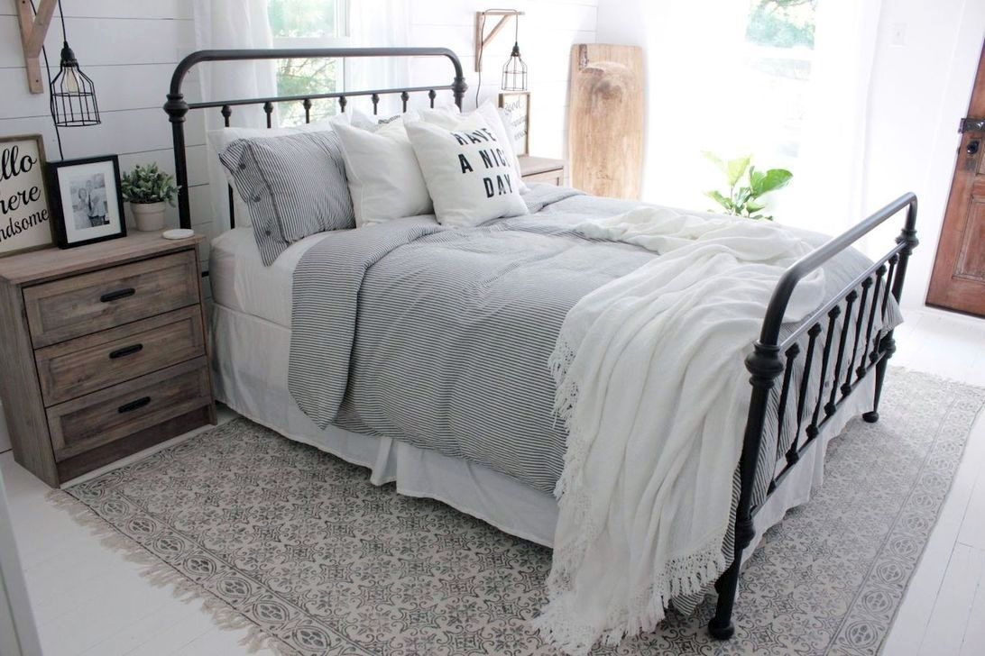 Gorgeous Farmhouse Bedroom Remodel Ideas On A Budget 50