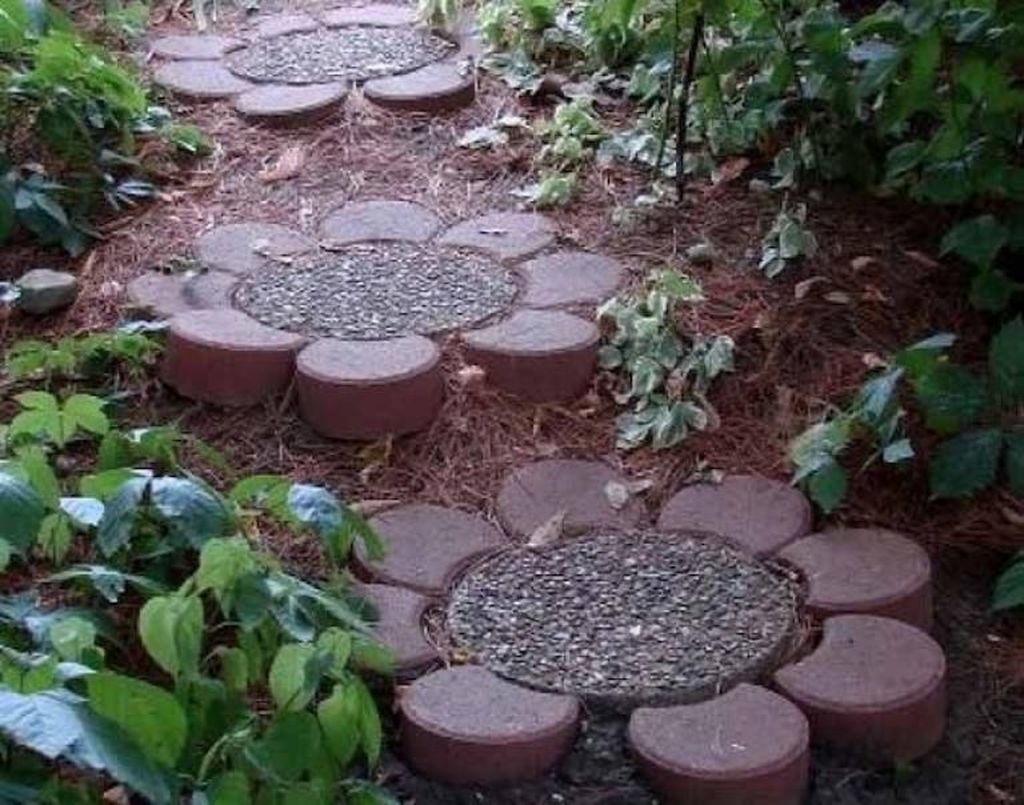 Newest Stepping Stone Pathway Ideas For Your Garden 05