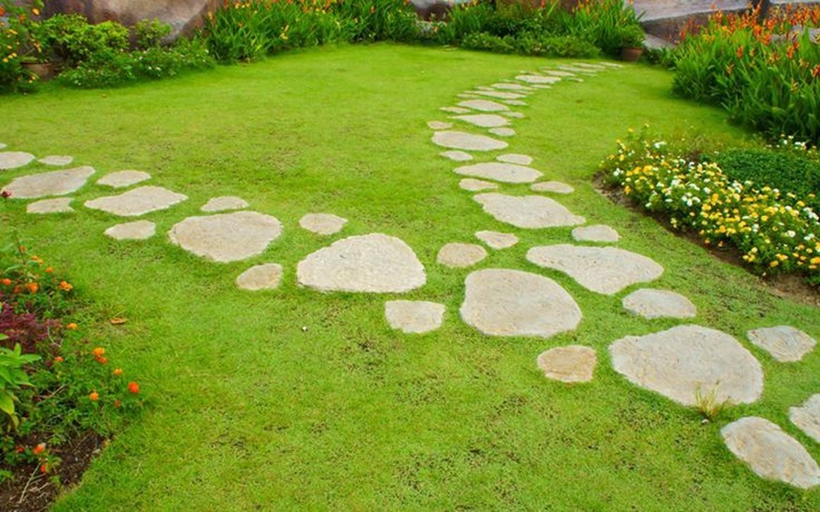 Newest Stepping Stone Pathway Ideas For Your Garden 47