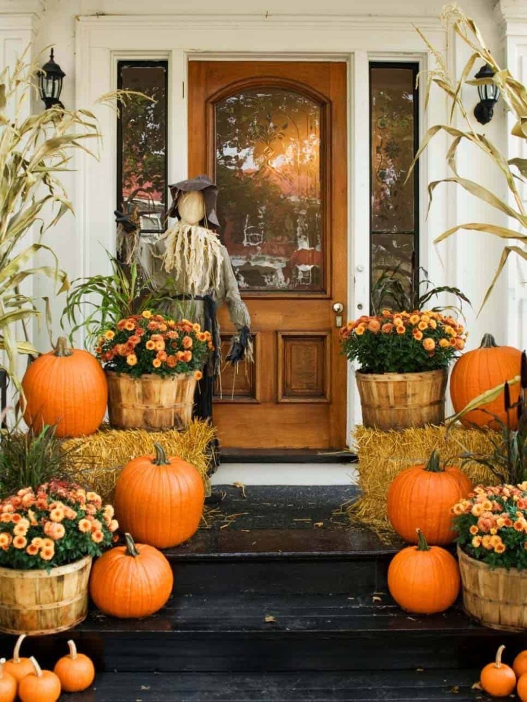 Perfect Fall Outdoor Decoration For Your Inspiration 05