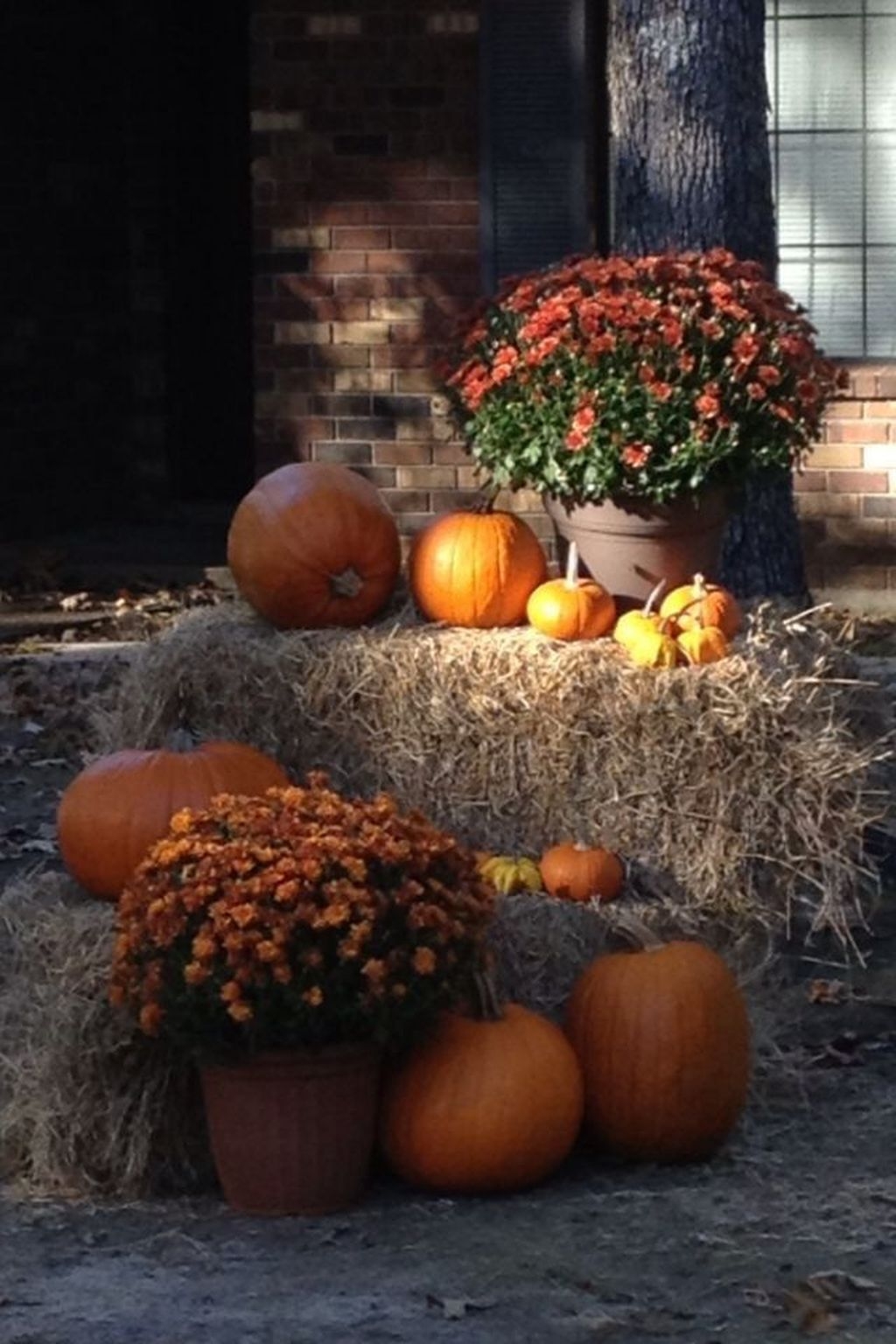 Perfect Fall Outdoor Decoration For Your Inspiration 14