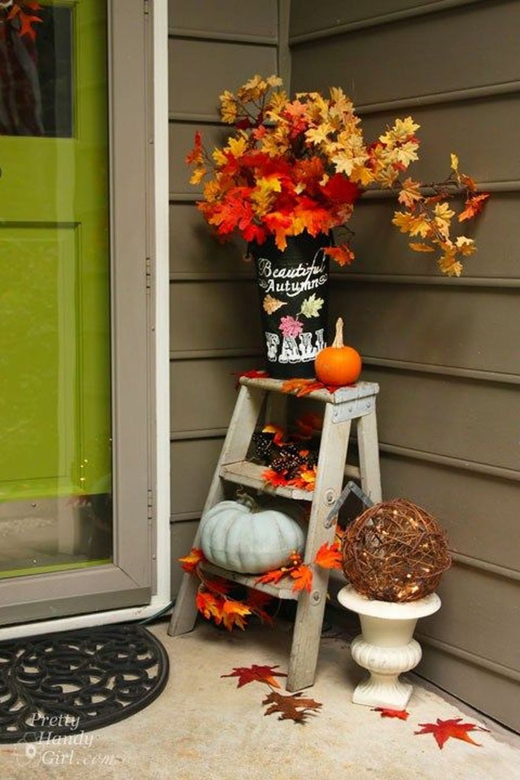 Perfect Fall Outdoor Decoration For Your Inspiration 15