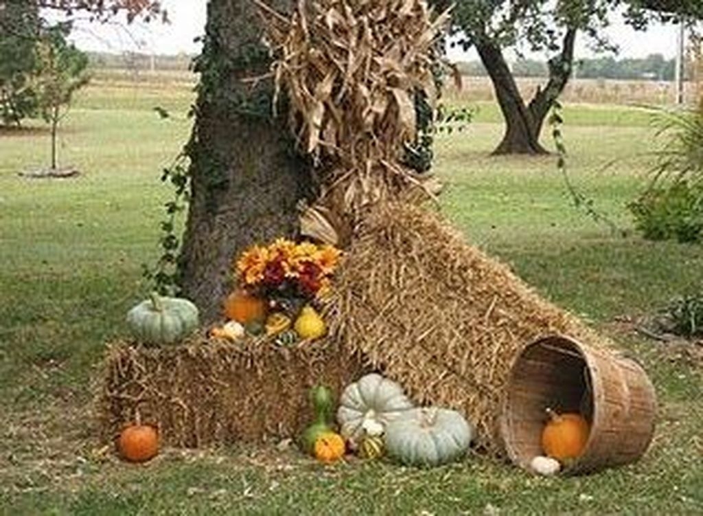 Perfect Fall Outdoor Decoration For Your Inspiration 18