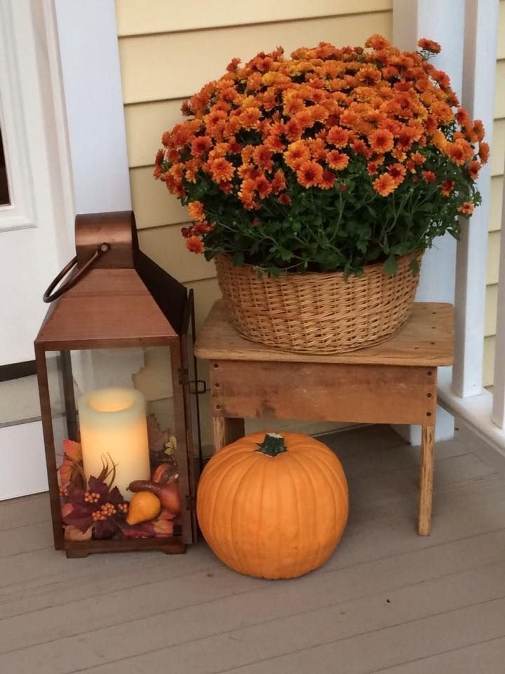 Perfect Fall Outdoor Decoration For Your Inspiration 23