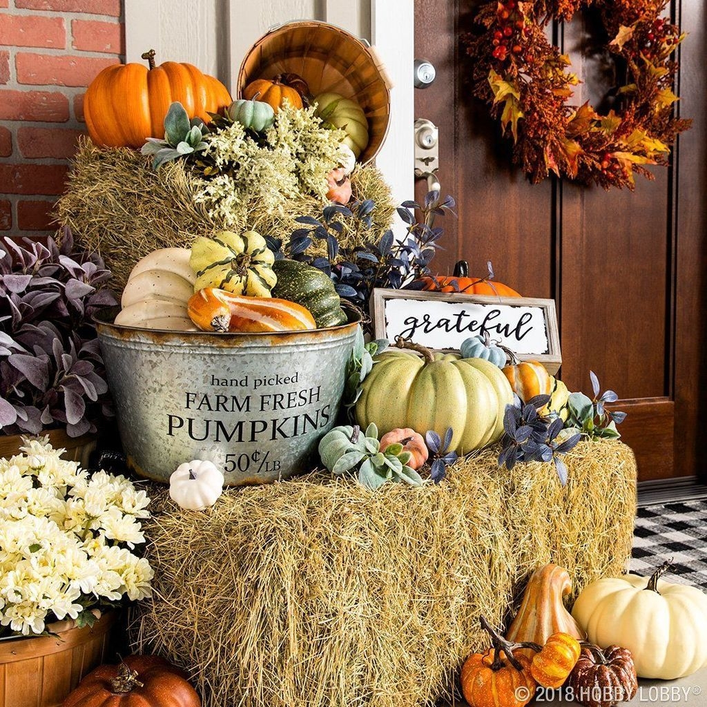 Perfect Fall Outdoor Decoration For Your Inspiration 26