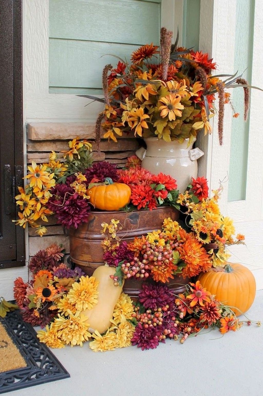 Perfect Fall Outdoor Decoration For Your Inspiration 30