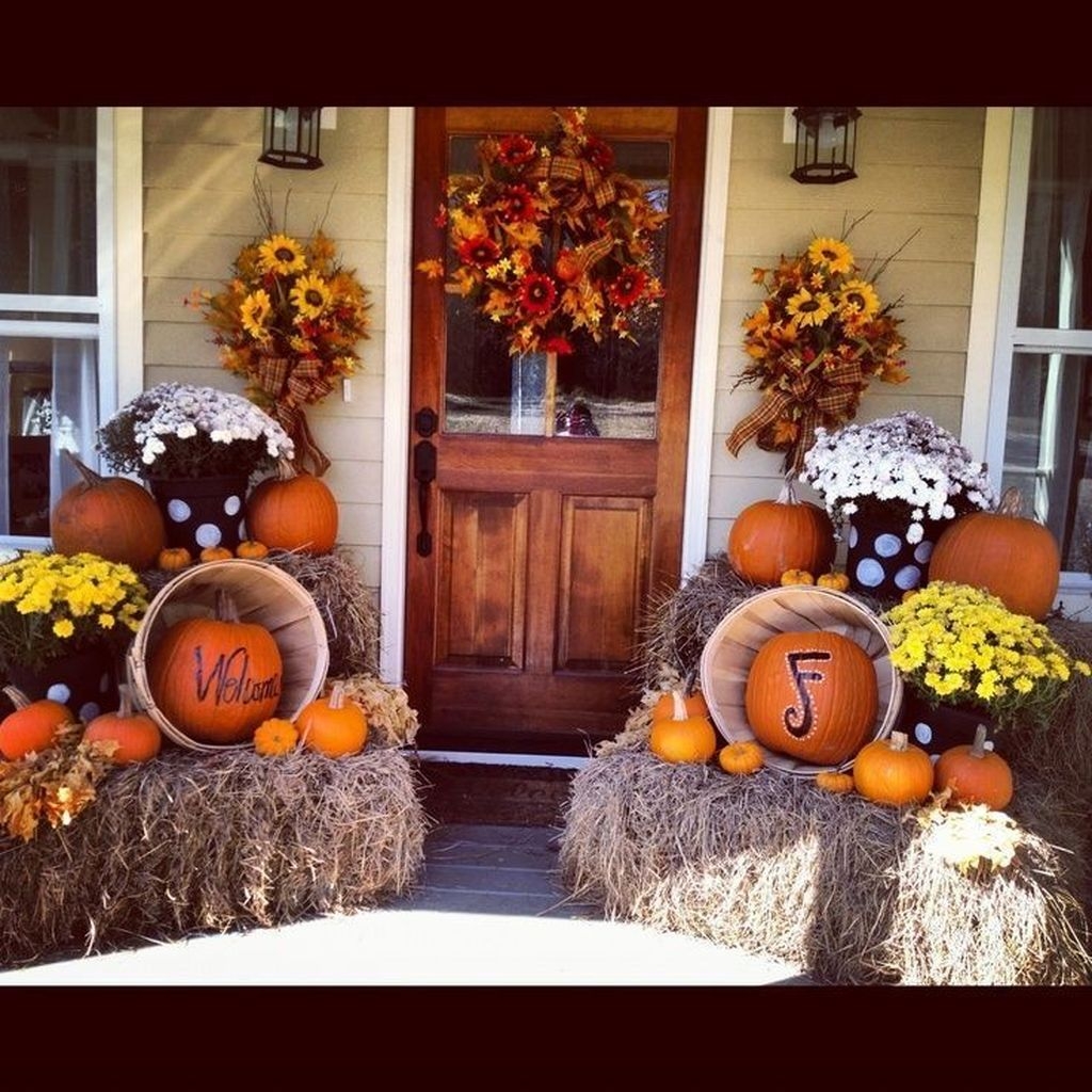 Perfect Fall Outdoor Decoration For Your Inspiration 34