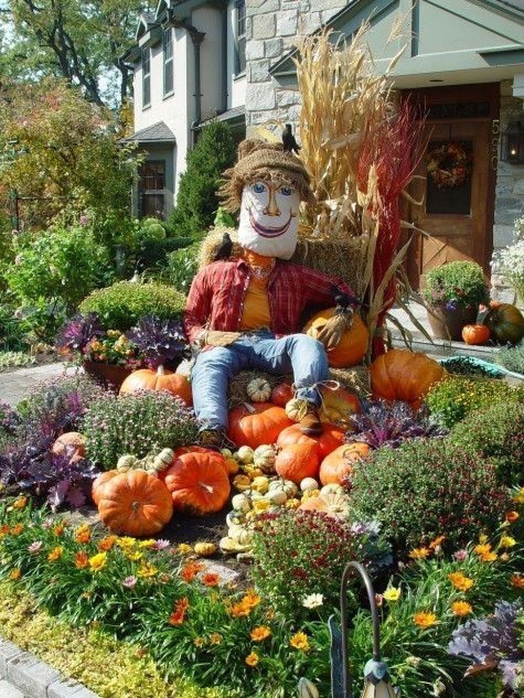 Perfect Fall Outdoor Decoration For Your Inspiration 36