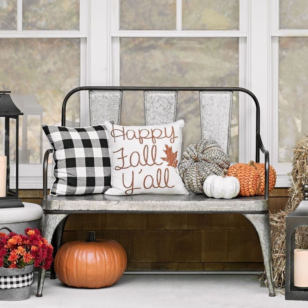 Perfect Fall Outdoor Decoration For Your Inspiration 42