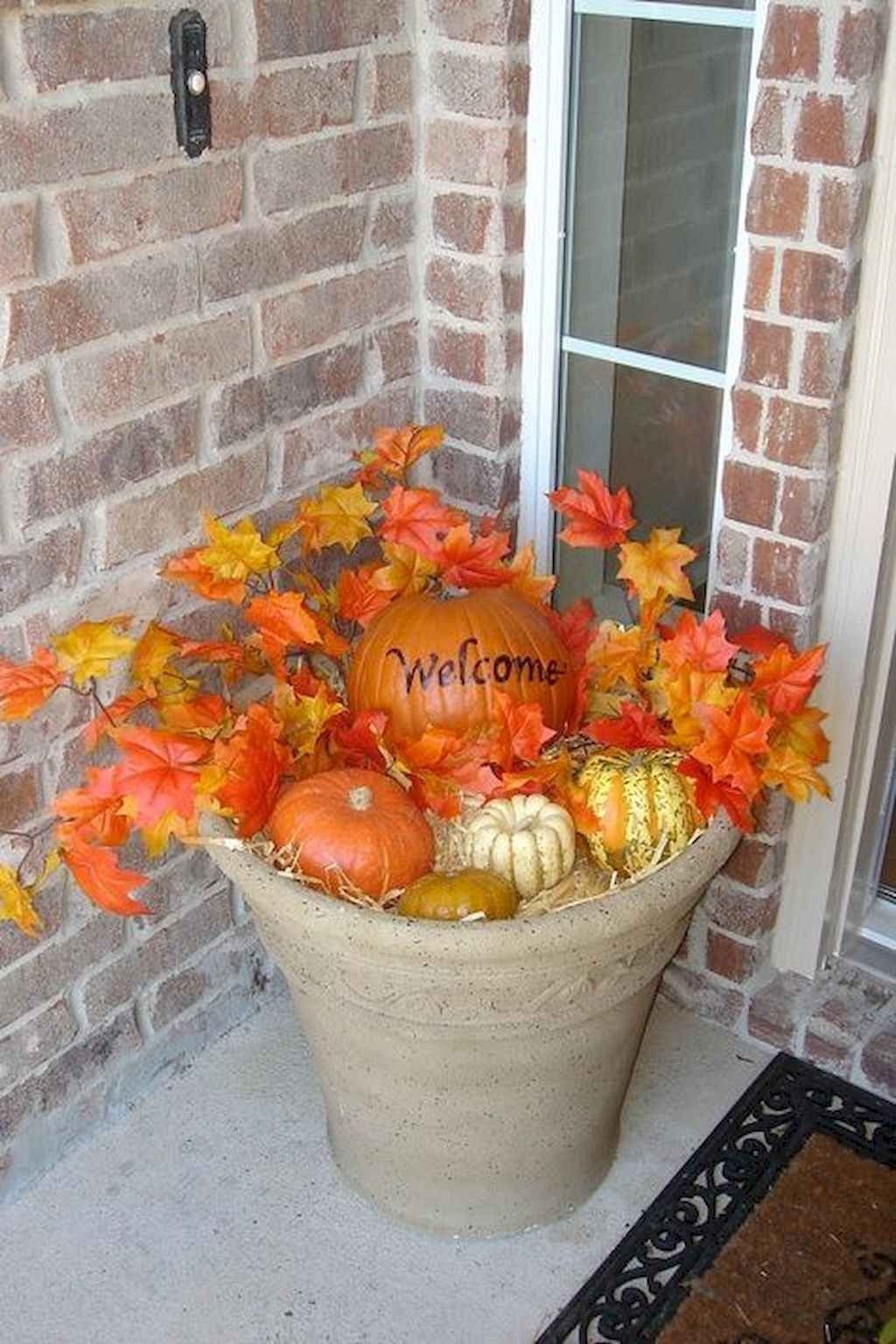 Perfect Fall Outdoor Decoration For Your Inspiration 45