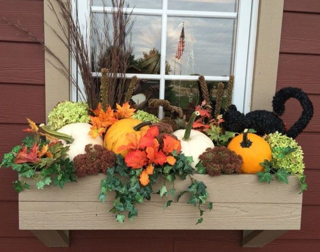 Perfect Fall Outdoor Decoration For Your Inspiration 50