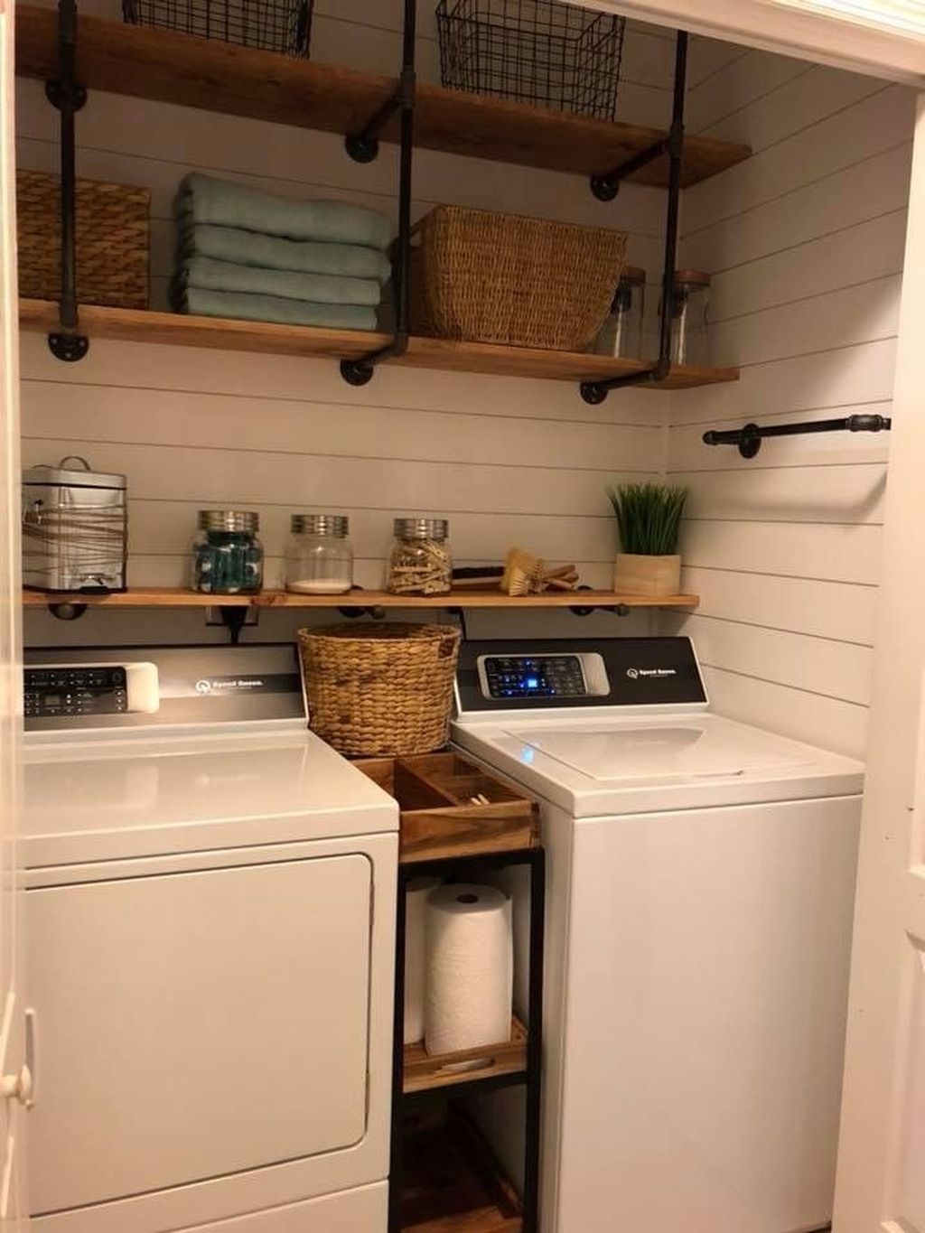 Stunning Small Laundry Room Design Ideas 09