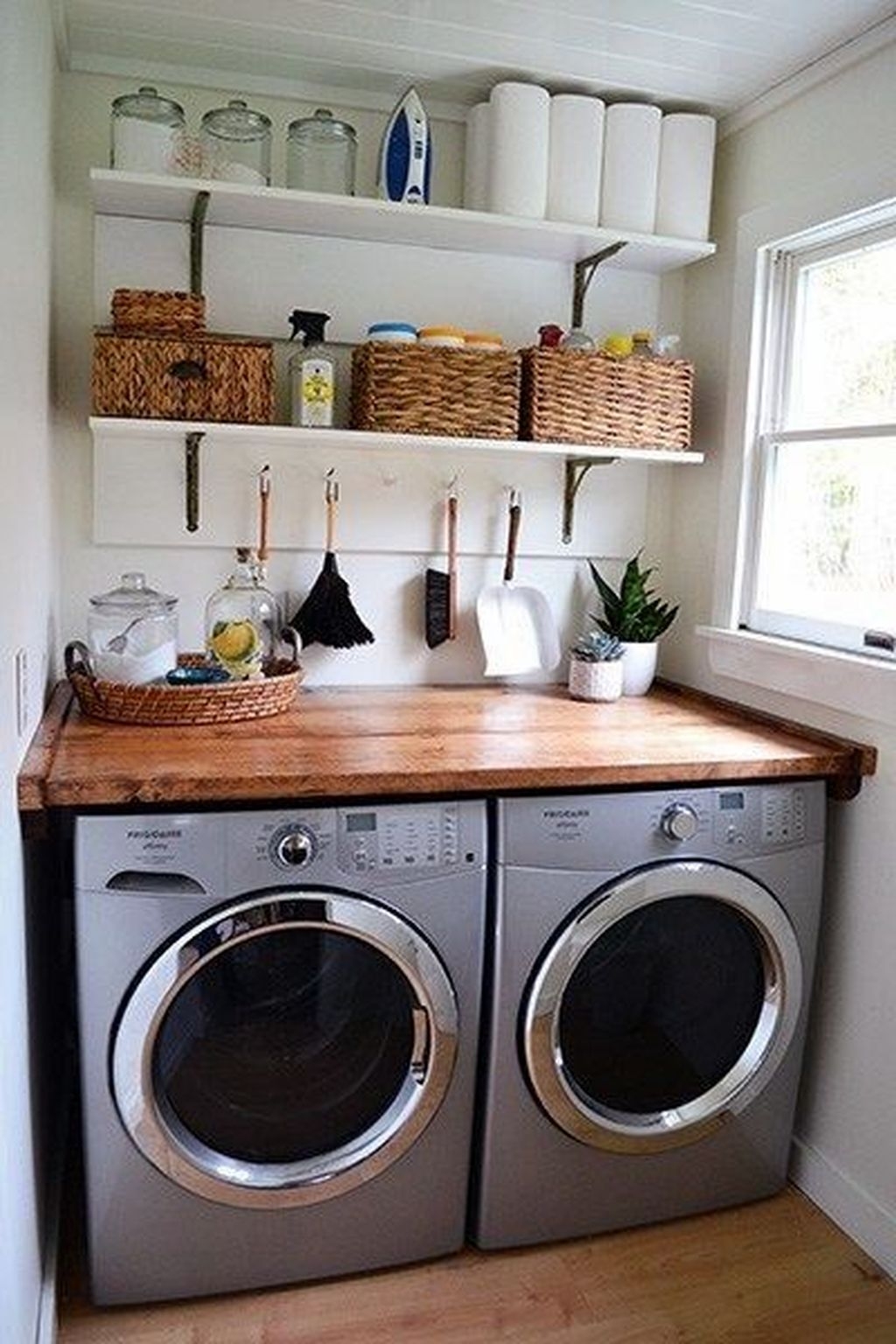 Stunning Small Laundry Room Design Ideas 18
