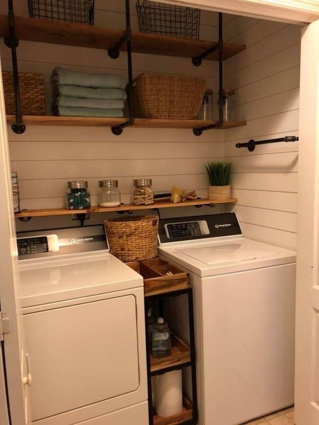 Stunning Small Laundry Room Design Ideas 33
