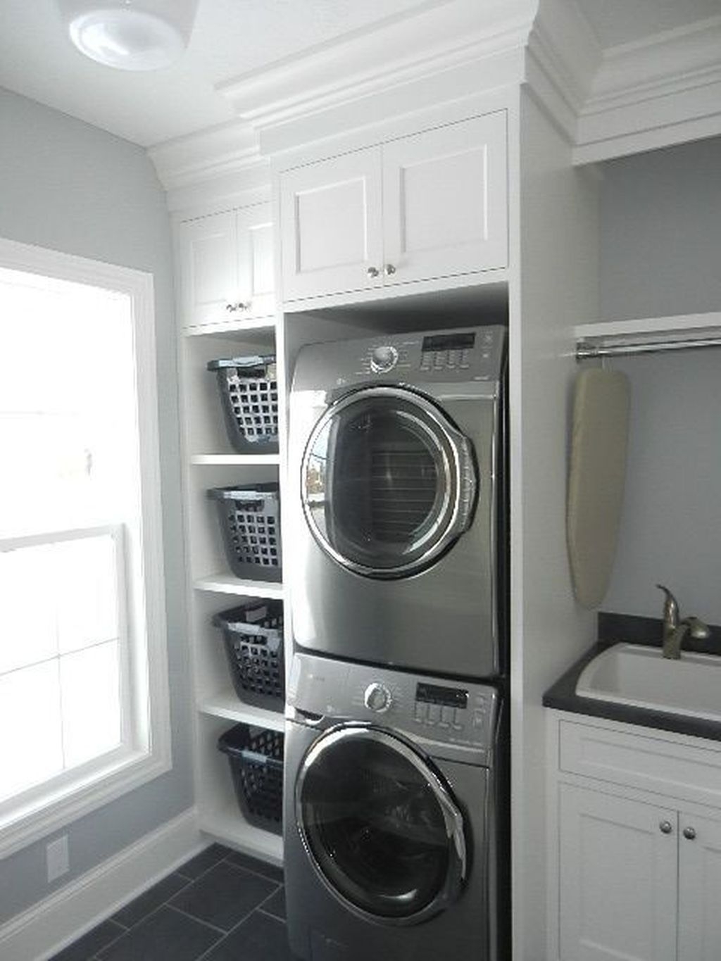 Stunning Small Laundry Room Design Ideas 40