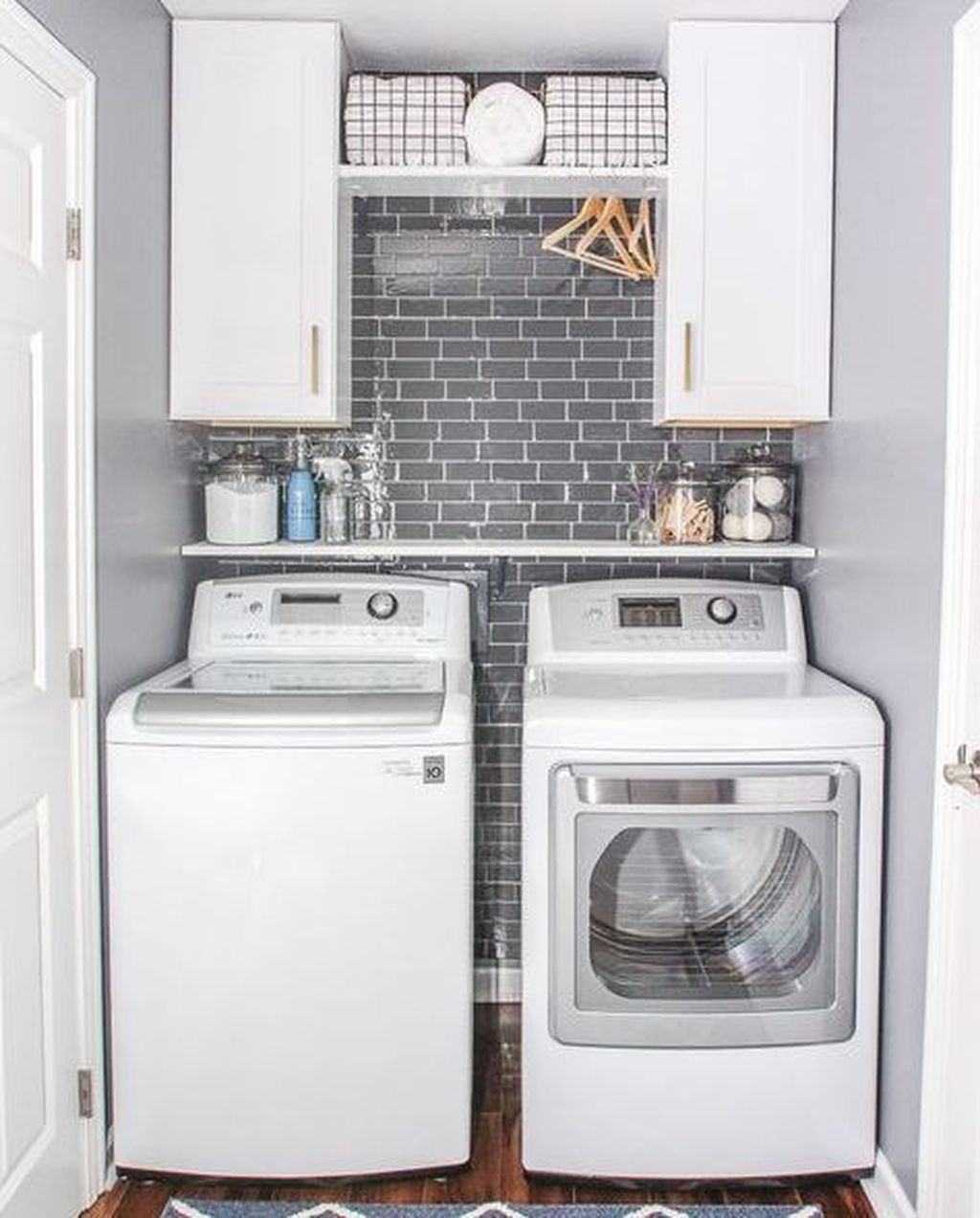 Stunning Small Laundry Room Design Ideas 49