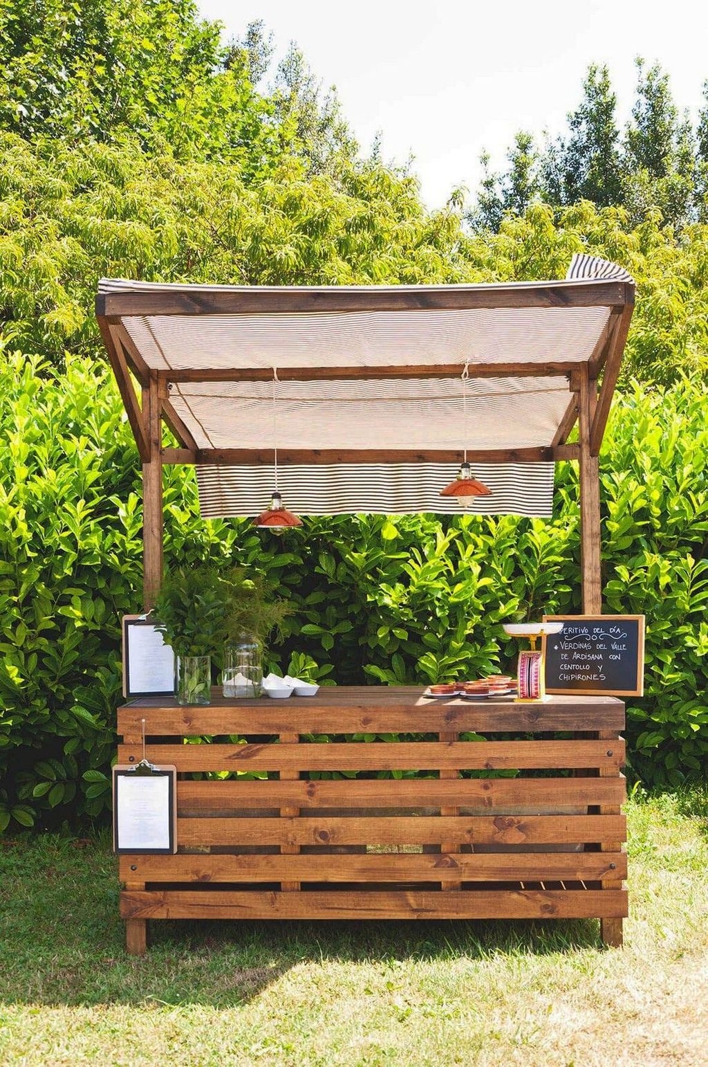 Unusual DIY Outdoor Bar Ideas On A Budget 15