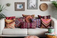 Adorable Colorful Pillow Ideas For Cozy Living Room 17