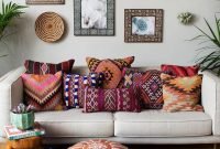 Adorable Colorful Pillow Ideas For Cozy Living Room 21
